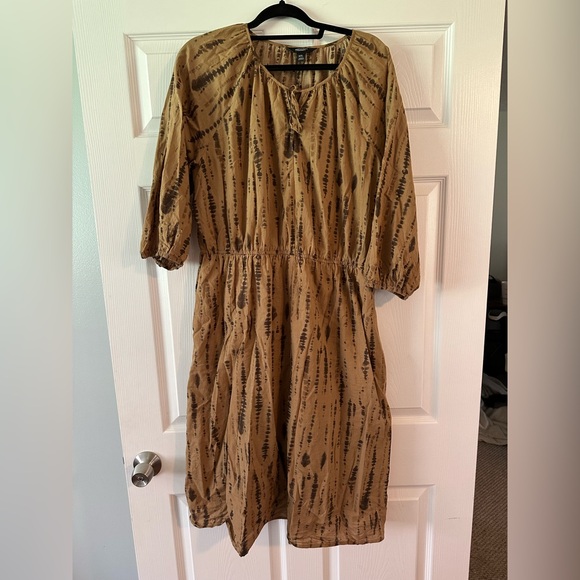 Simply Vera Vera Wang Dresses & Skirts - Brown Tie-Dye Midi Dress